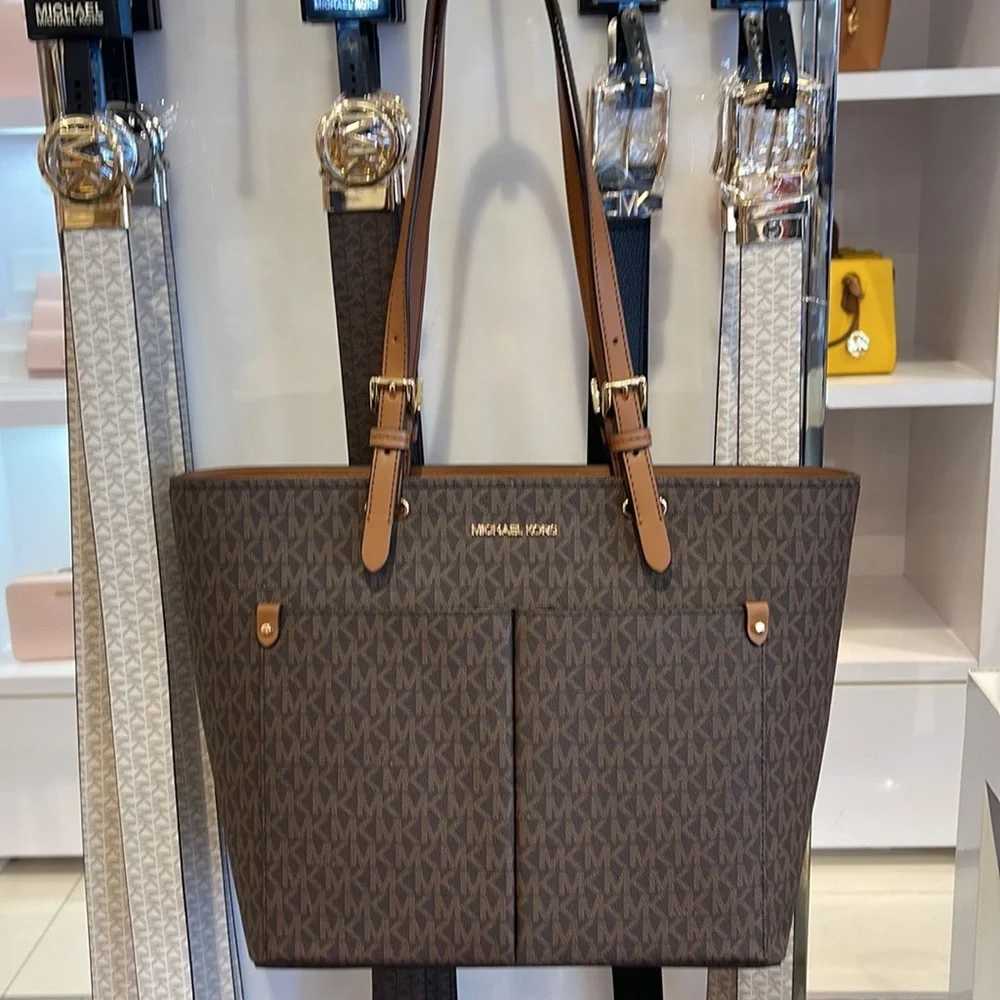 MICHAEL KORS JET SET TRAVEL MEDIUM DOUBLE POCKET TOTE 
BROWN SIGNATURE
NWT - Picture 9 of 16